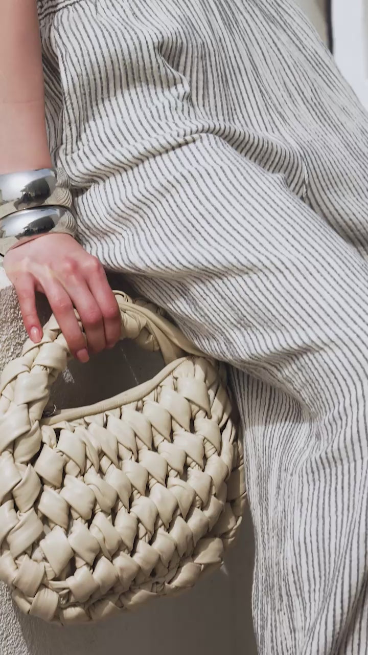 بلوزة مخططة من الكتان بفتحة رقبة على شكل هالتر